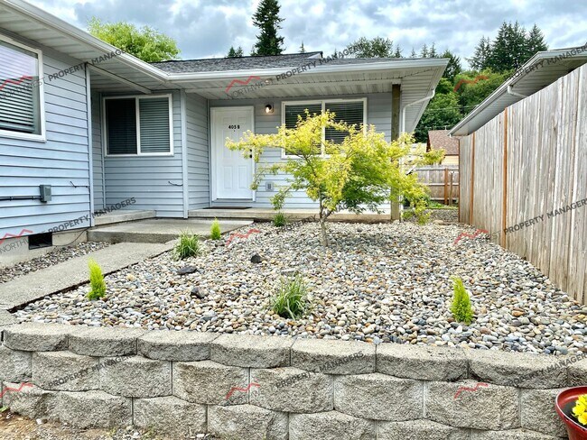 Building Photo - R242b