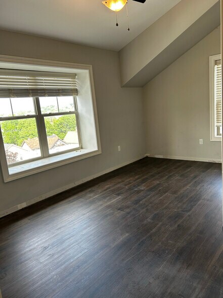 Building Photo - 970 Ridge Ave