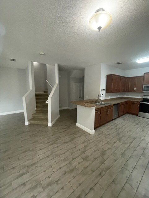 Building Photo - 2304 Betsy Ross Ln