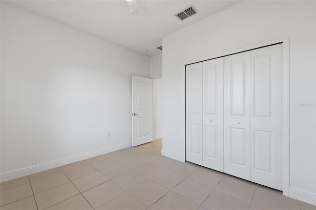Building Photo - 304 Begonia Ct