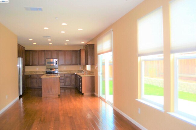 Building Photo - 1669 Marina Way