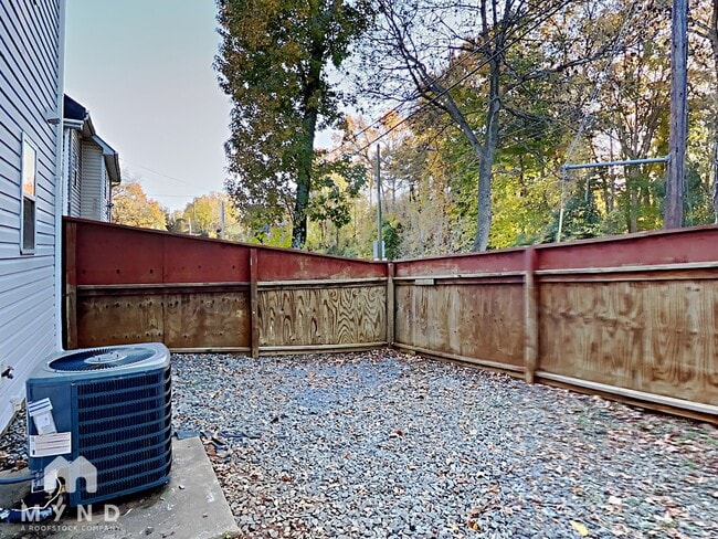 Building Photo - 3730 Glenwood Dr
