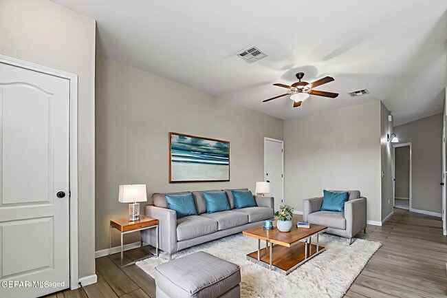 Building Photo - 14269 Escalera Dr