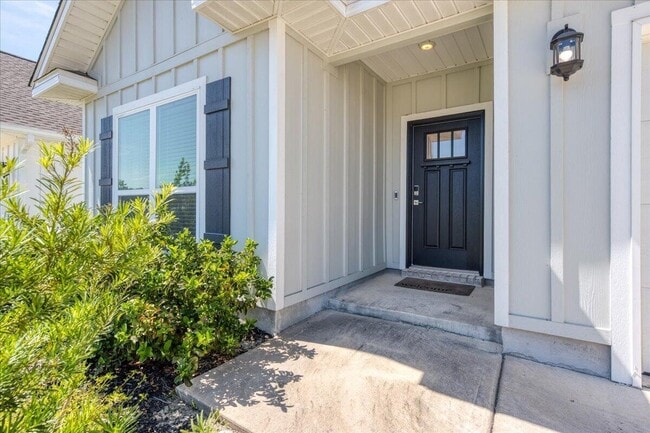 Building Photo - 210 Lyla Ln