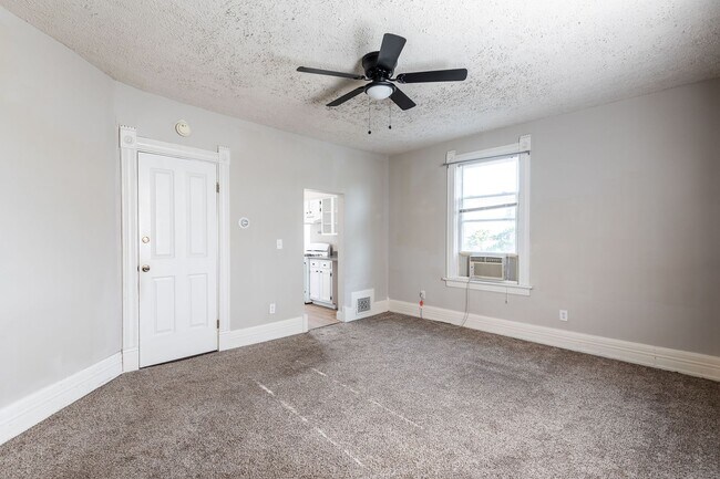 Building Photo - Hudson Ave.