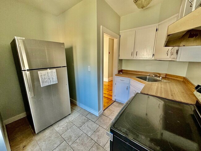 Building Photo - 30 Lucas St