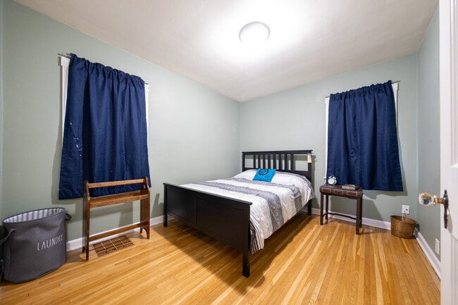 Building Photo - 6057 Clinton Ave