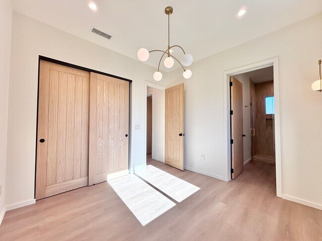 Building Photo - 17852 Saticoy St