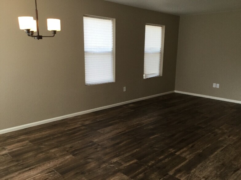 Building Photo - 2983 Cub Lake Dr