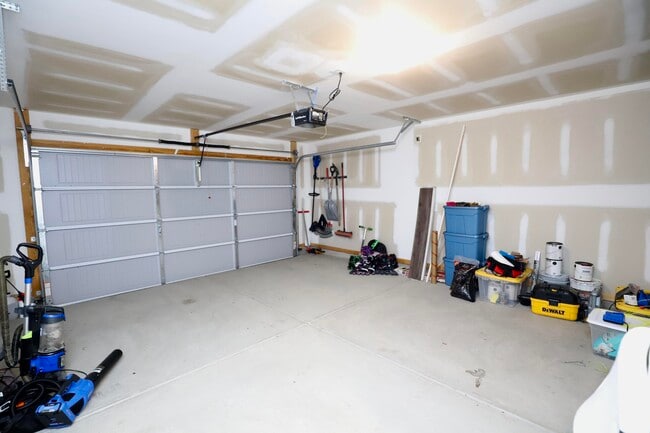 Building Photo - 17 Carriagebrook Cir