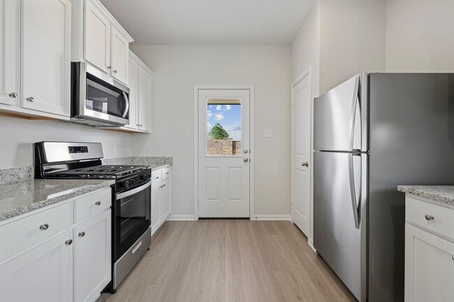 Building Photo - 1031 Rosewood Trl