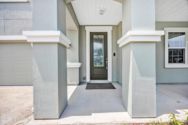 Building Photo - 12237 Woodview Dr