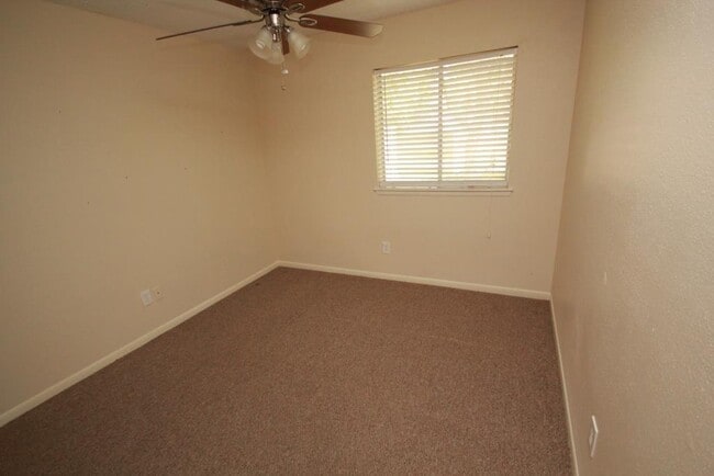 Building Photo - 21402 Park Bishop Dr