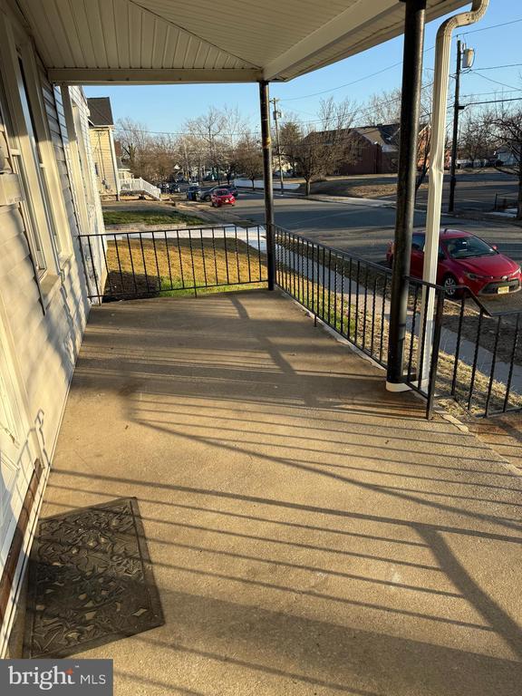 Building Photo - 305 Monument Ave