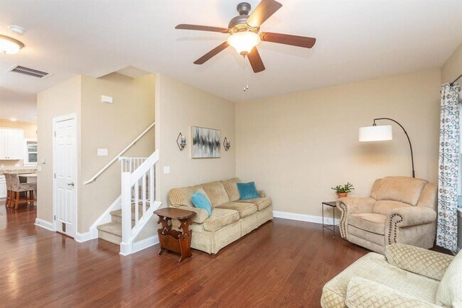 Building Photo - Spacious Townhouse with BONUS THEATER ROOM