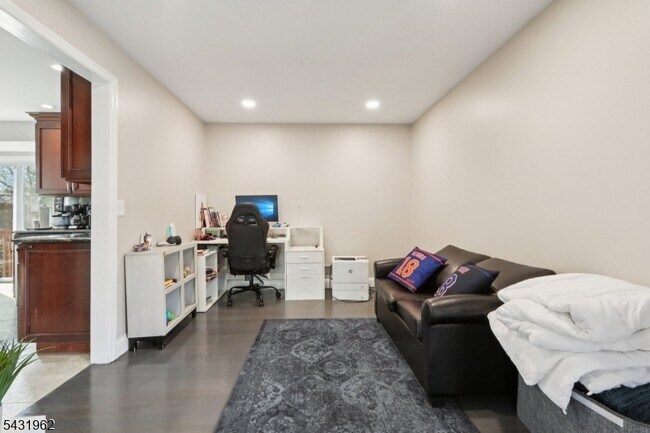 Building Photo - 210 Clarken Dr