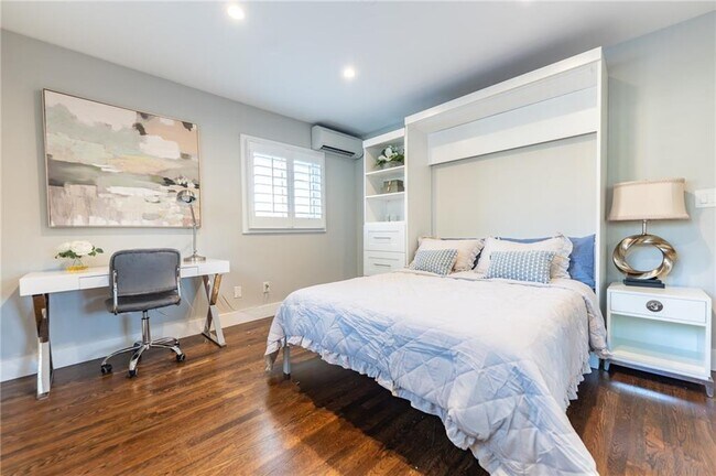 Building Photo - 3844 Longview Dr