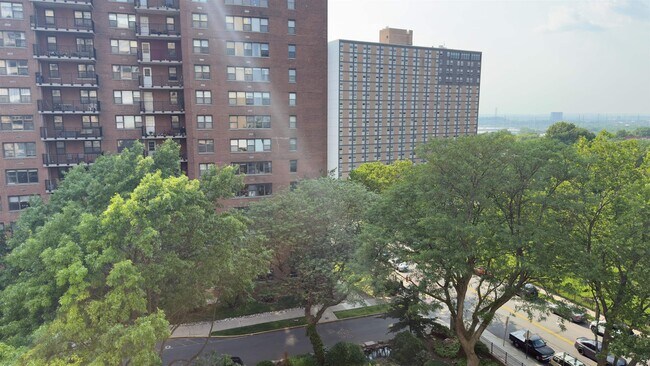Building Photo - 201 St Pauls Ave