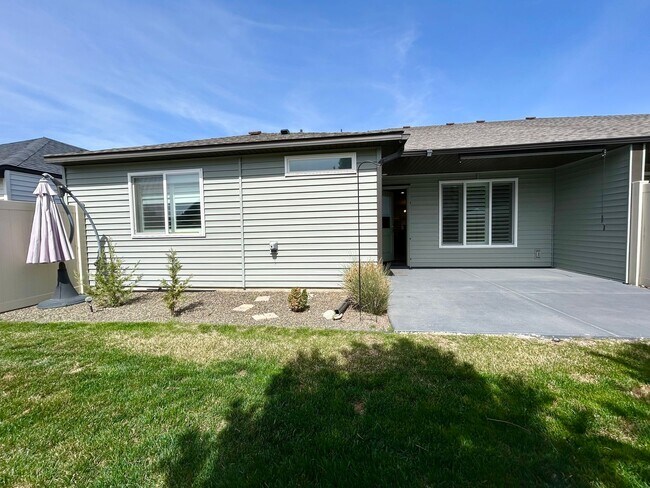 Building Photo - Stunning 3 bedroom 2 bathroom home in Meri...