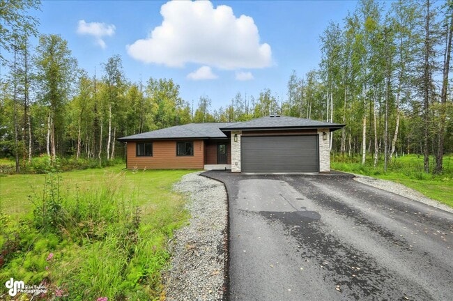 Building Photo - New & Upgraded 4BD Home!
