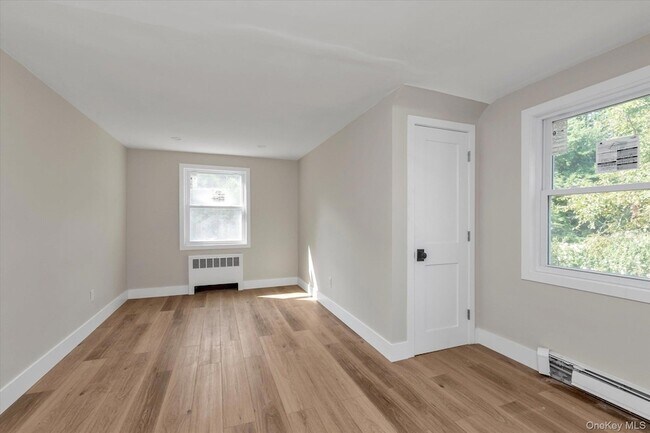 Building Photo - 10 Stratton Dr