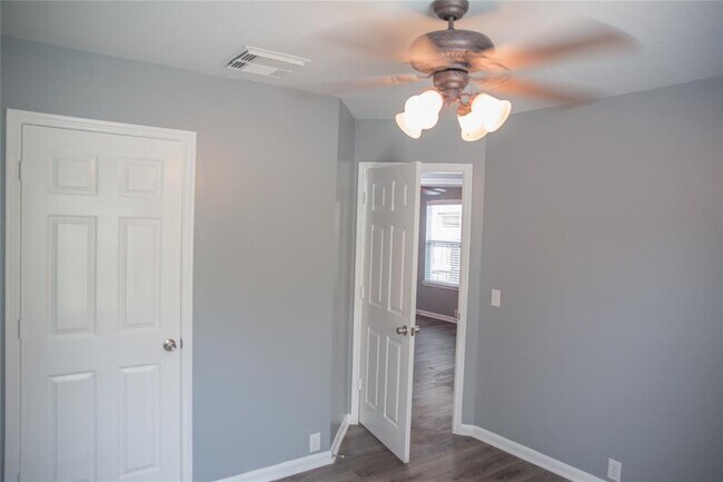 Building Photo - 2843 Sandberry Dr