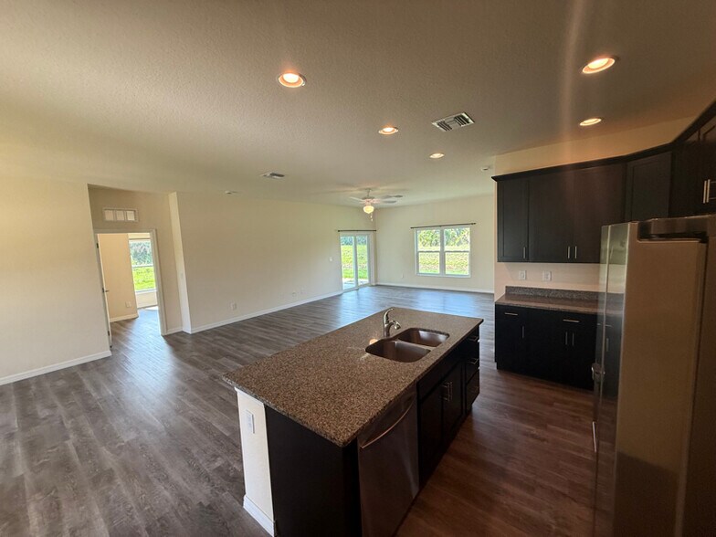 Building Photo - 1136 S Hilton Cir