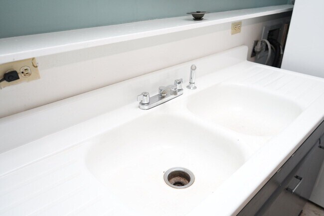 Building Photo - 720 Nalle St