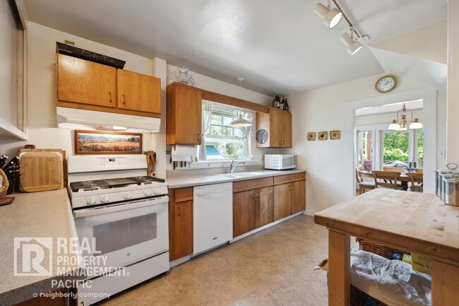 Building Photo - Beautiful North Berkeley Craftsman with Bay View