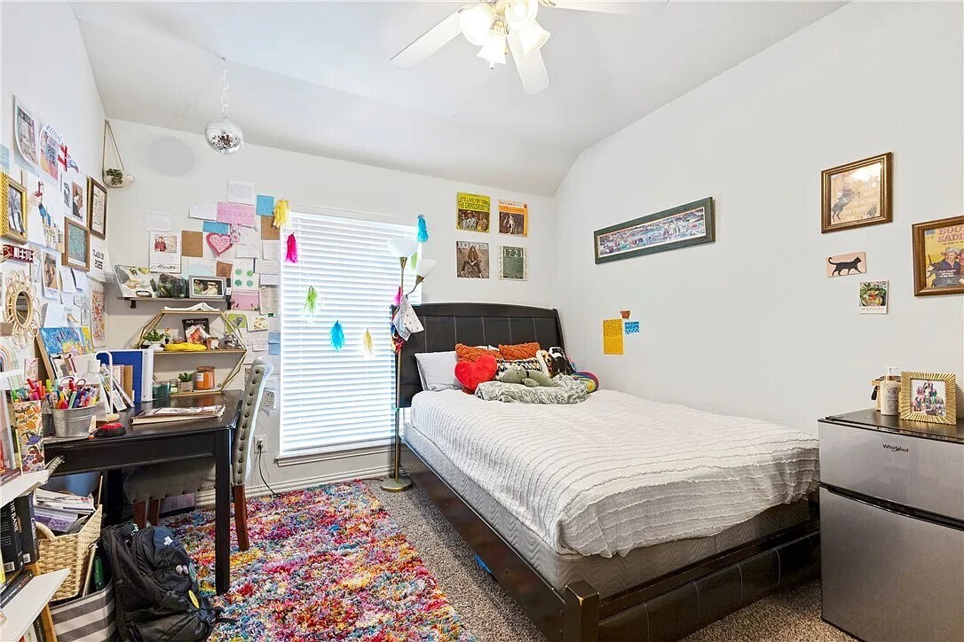 Building Photo - 1001 Krenek Tap Rd