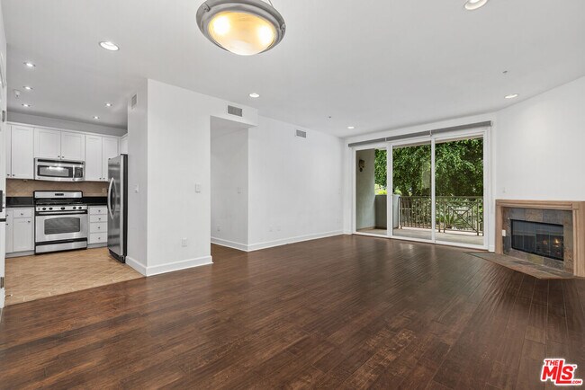Building Photo - 6038 Carlton Way