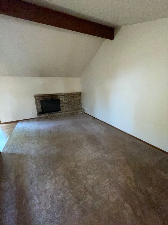 Building Photo - Cute Home with large yard in Hillsboro