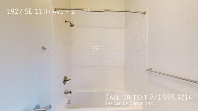 Building Photo - 1927 SE 11th Ave