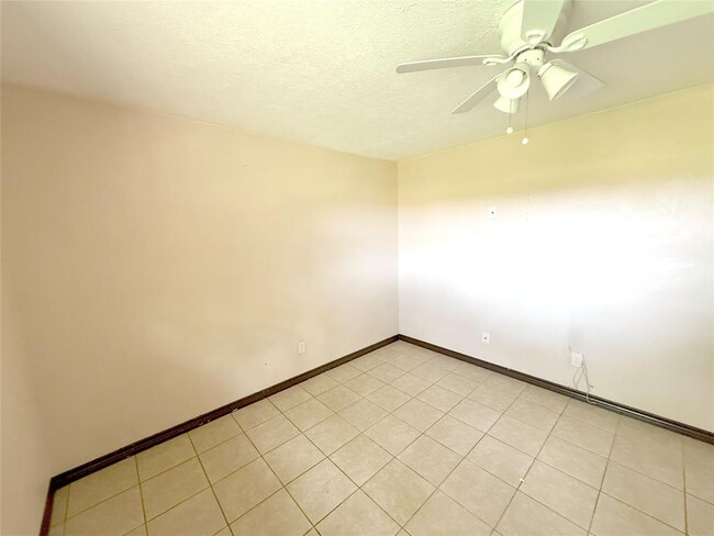 Building Photo - 7130 Kings Dr
