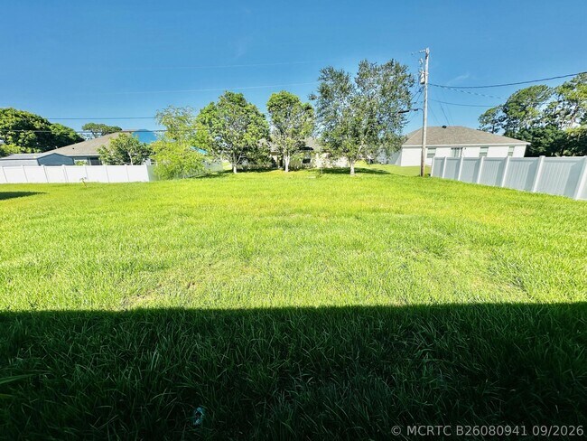 Building Photo - 2981 SW Rosser Blvd