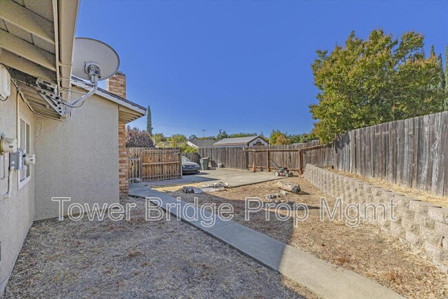 Building Photo - 5817 Esrig Way