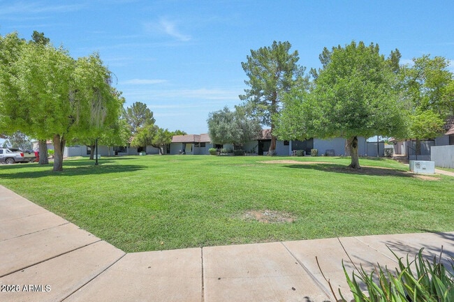 Building Photo - 9001 W Elm St