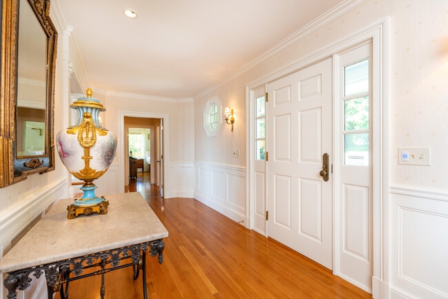 Building Photo - 3 Barclay Sq