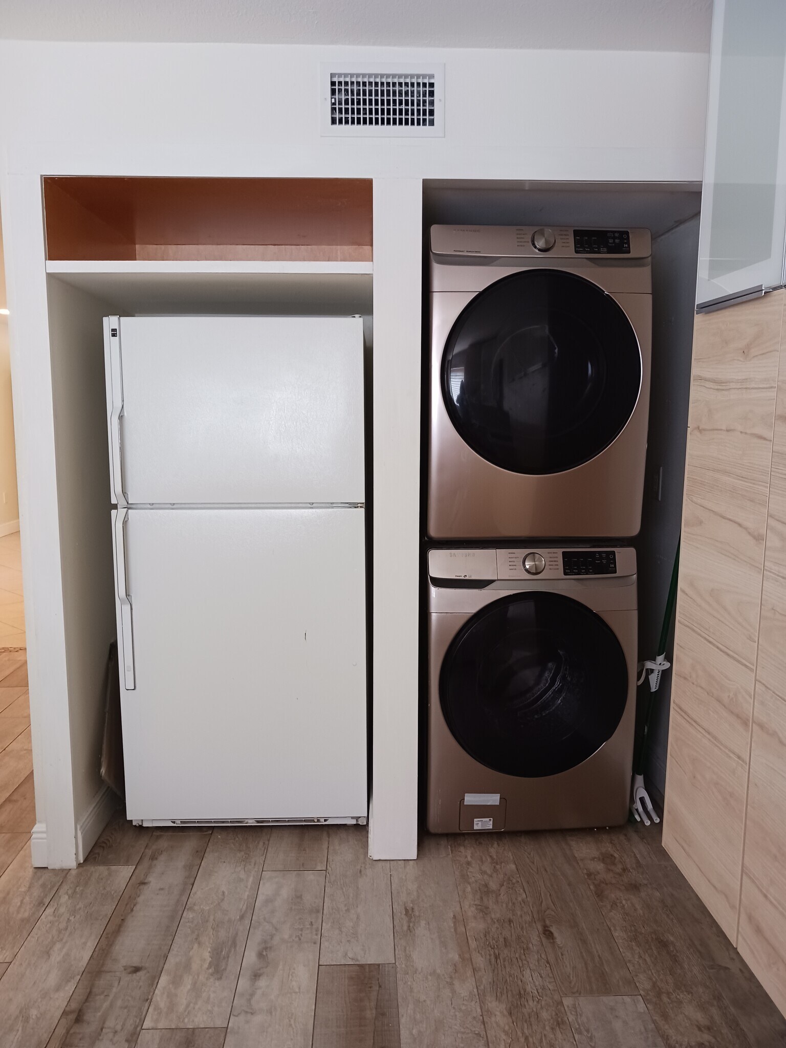 Refrigerator and Washer and Dryer - 441 N Harbor City Blvd