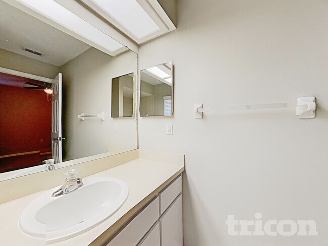 Building Photo - 3233 Ambassador Ave