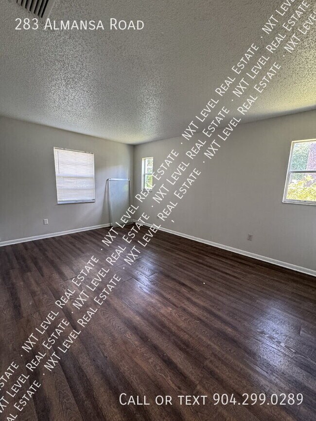 Building Photo - 283 Almansa Rd