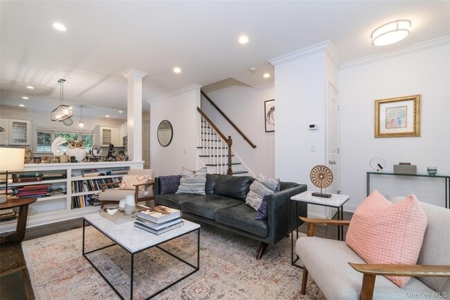 Building Photo - 23 Cedar Pl