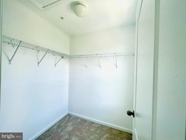 Building Photo - 7120 Beaumont Place