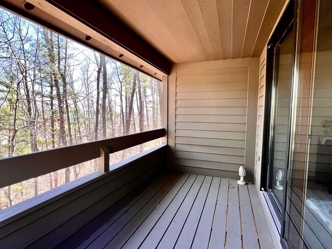 Building Photo - Sophisticated Condo Retreat on Old Mission Peninsula