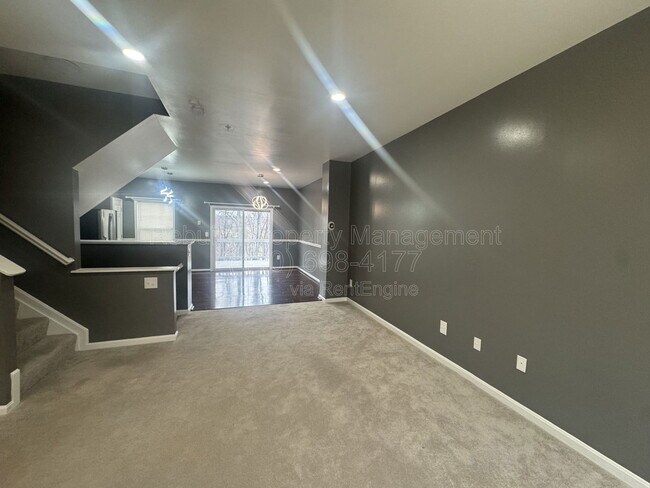 Building Photo - 54 Royalty Cir