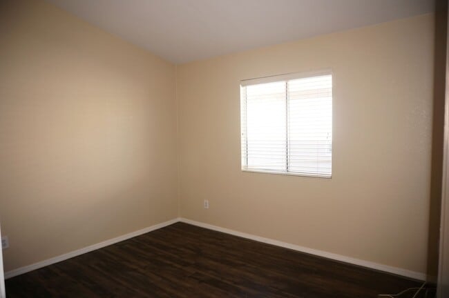 Building Photo - Popular Location, 3Bdm 2Ba Home
