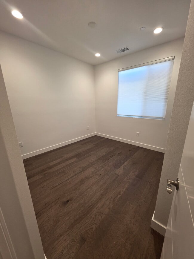 Building Photo - 148 Uptown Cir