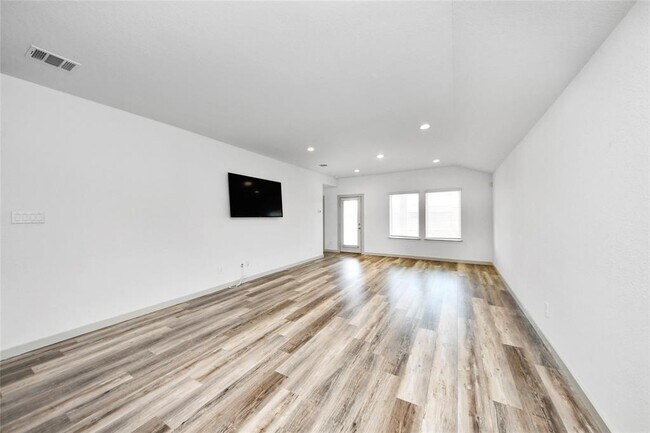 Building Photo - 14734 Sweetwater Dr