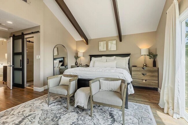 Building Photo - Luxury 5 Bedroom Home with Panoramic Views...