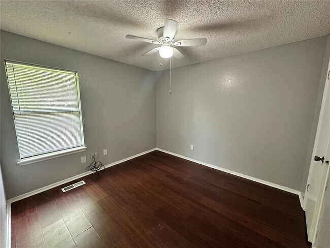 Building Photo - 3628 Peregrine Dr